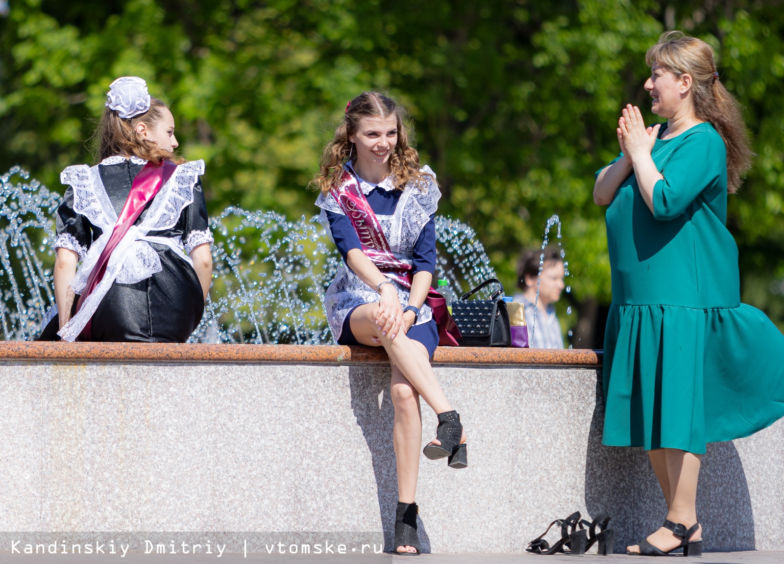 Прощай, школа! Томские выпускники отмечают последний звонок | 25.05.2022 |  Томск - БезФормата