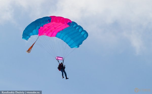 Томичи увидят прыжки с парашютом на встрече участников автопробега ДОСААФ