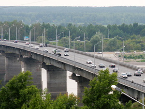Сегодня на коммунальном мосту введут реверсивное движение