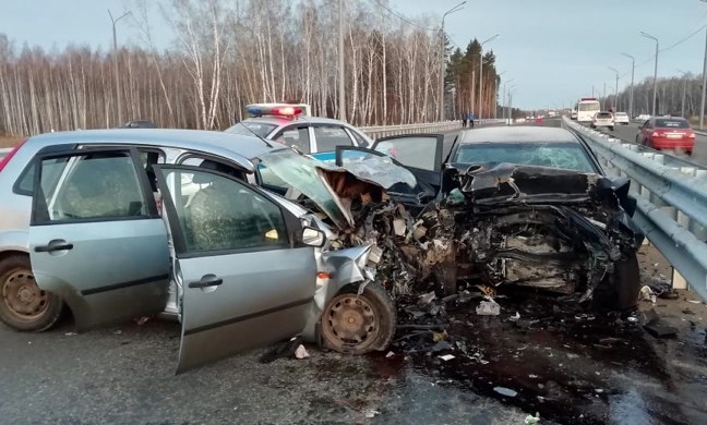 Один погиб и трое пострадали в ДТП на трассе из Томска в аэропорт