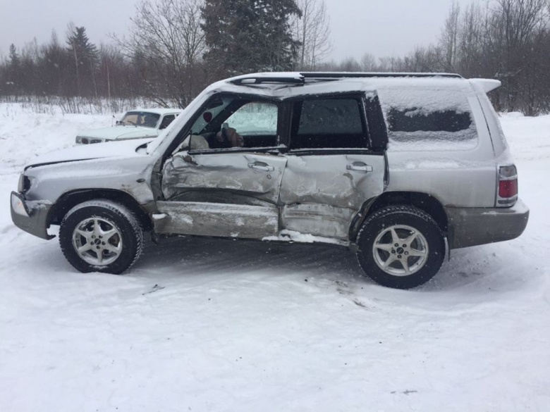 Subaru и Daewoo столкнулись на трассе под Томском, двое получили травмы