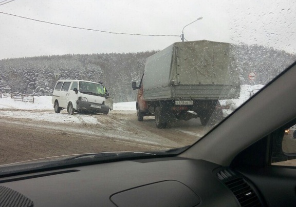 Три авто столкнулись на Балтийской в Томске, образовалась сильная пробка (фото)