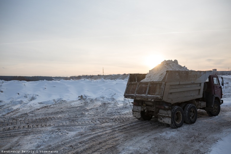 Коммунальщики заполнили снегоотвалы Томска на 50%