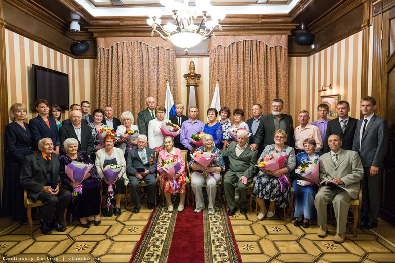 Томские пары, прожившие в браке более 25 лет, наградили медалями «За любовь и верность»