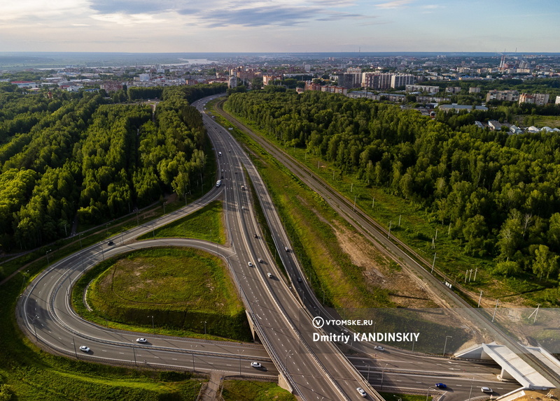 Автобус столкнулся с фургоном на Богашевском тракте