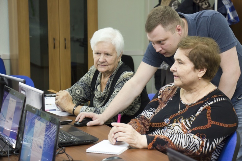 Томские пенсионеры прошли обучение по курсу «Азбука интернета»