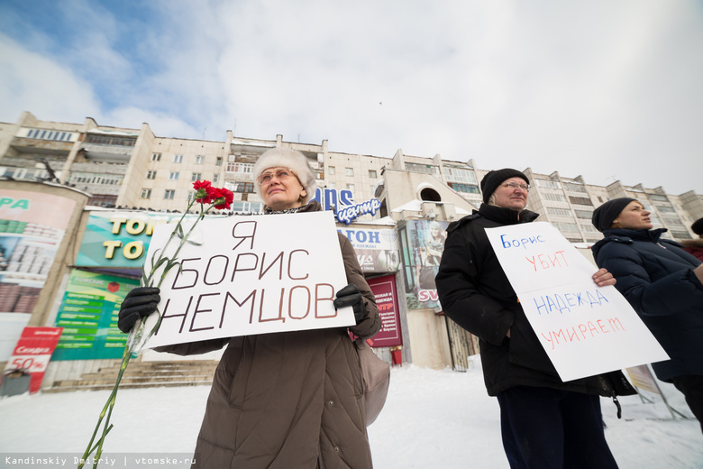 Горожане почтили память Бориса Немцова пикетами и возложением цветов (фото)