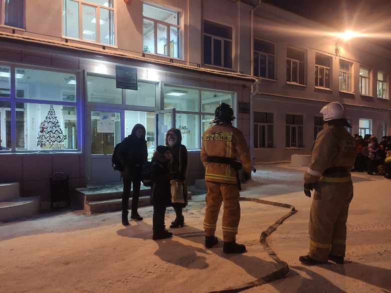 Пожар произошел в томской гимназии. Эвакуированы 450 учеников