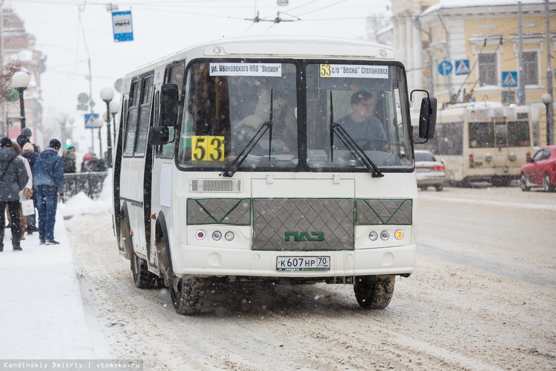 Автобусы перестали заезжать в томский поселок Росинка из-за нечищеной трассы