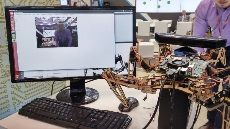 Томские ученые создают робота-паука для спасения людей из-под завалов и разведки