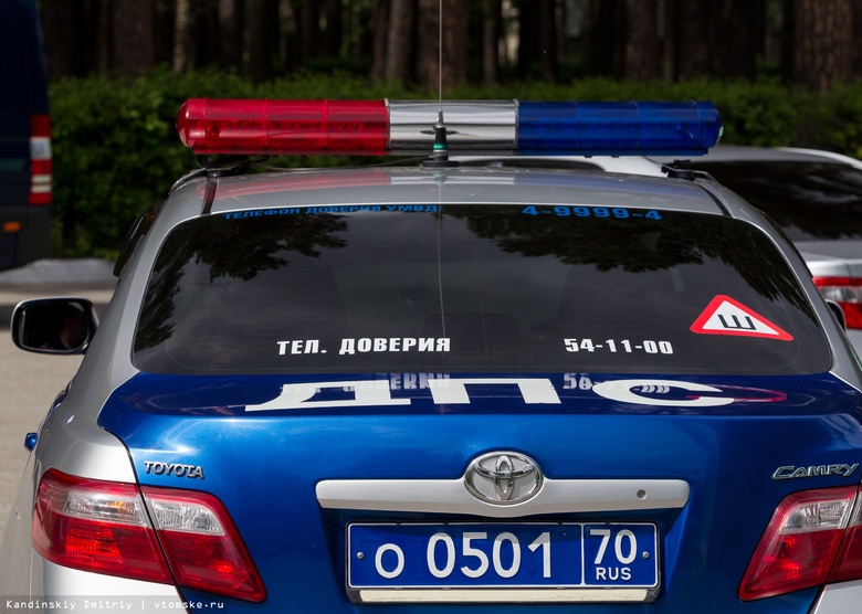 Водитель маршрутки врезался в легковушку в Томске. Полиция ищет очевидцев