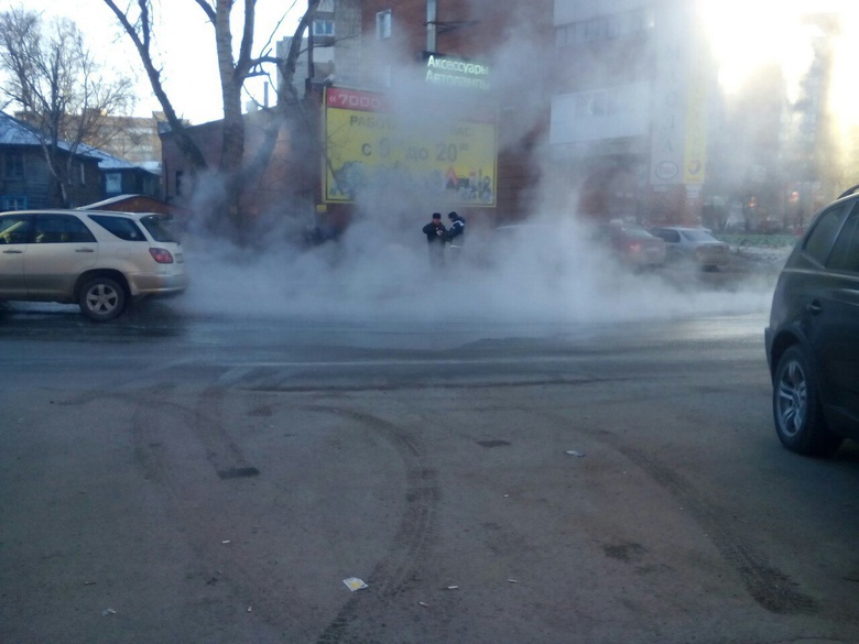 Переулок Тихий погрузился «в туман» из-за аварии на коммунальных сетях (фото)