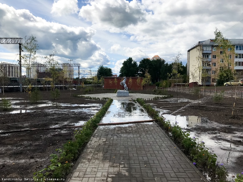 Томич пожаловался на ужасное состояние нового сквера на ж/д вокзале