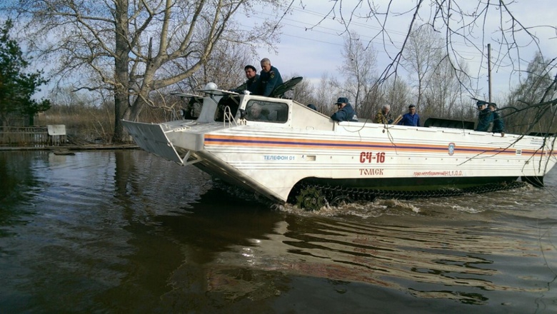 Из зоны подтопления в Молчановском районе эвакуировали людей и транспорт (фото)