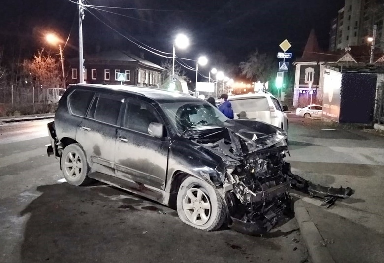 Четыре авто столкнулись ночью в Томске. Два человека попали в больницу