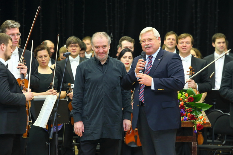 Томичи впервые услышали новый рояль за 10,7 млн на концерте Гергиева
