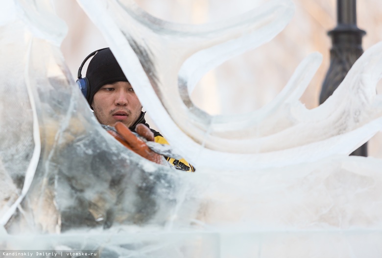 Фестиваль ледяных скульптур стартовал на Новособорной в Томске