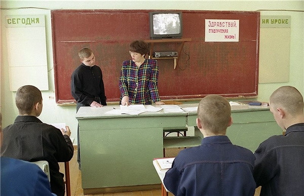 В следующем году зарплату учителям повысят до 30 тысяч рублей