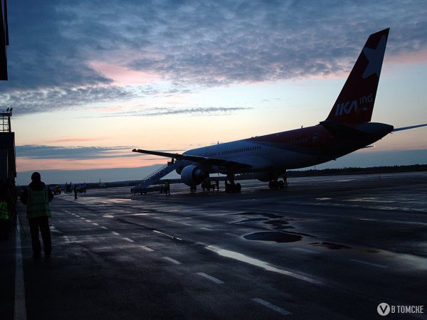 Из-за тумана два самолета вынужденно сели в томском аэропорту