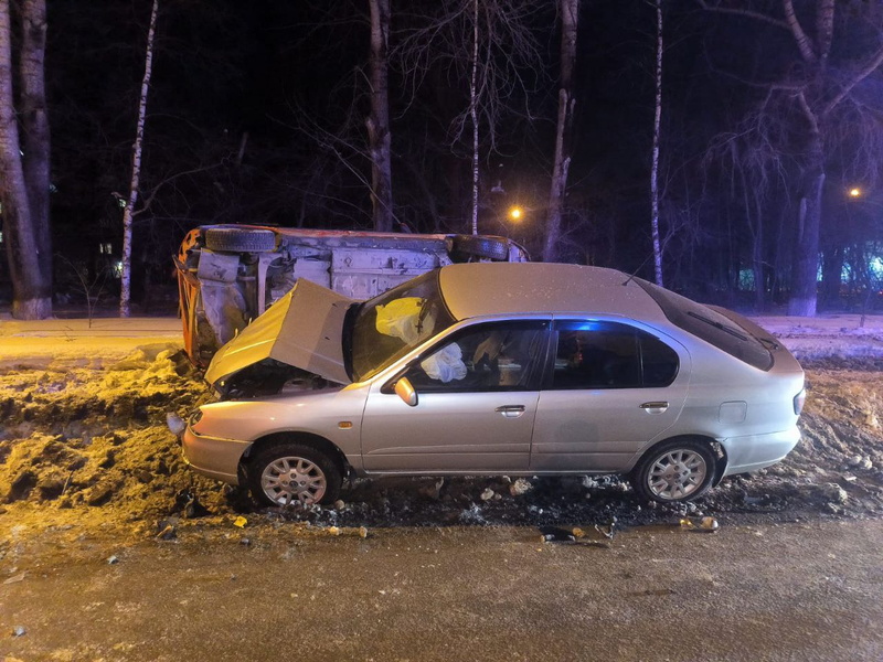 Трое взрослых и ребенок пострадали после столкновения двух авто в Томске