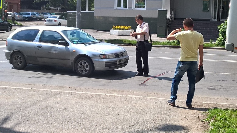 Женщина попала под машину на Ленина
