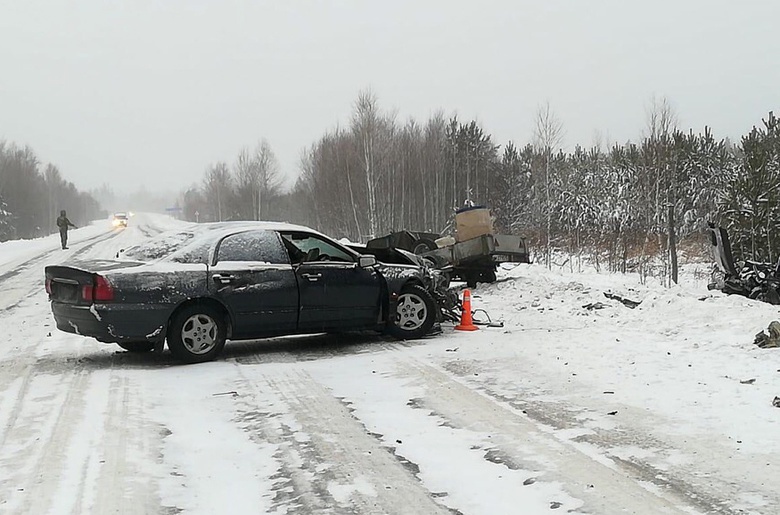 Водитель и пассажир «Нивы» попали в больницу после ДТП с Mitsubishi под Томском