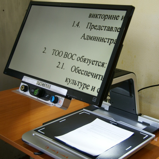 Томские инвалиды по зрению впервые получили электронные видеоувеличители