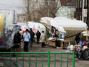 Торговцы с рынка на Карла Маркса отправят делегатов в Москву