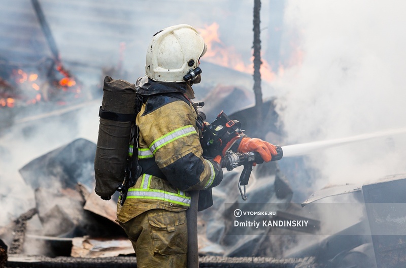 Врачи рассказали о состоянии томичей, пострадавших при пожаре в деревянном доме