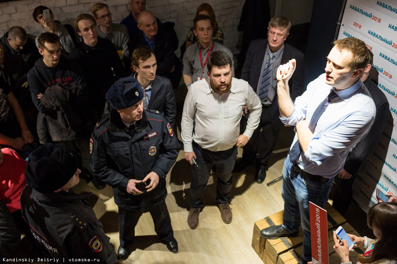 МВД не раскрывает сведения о бомбе в томском штабе Навального