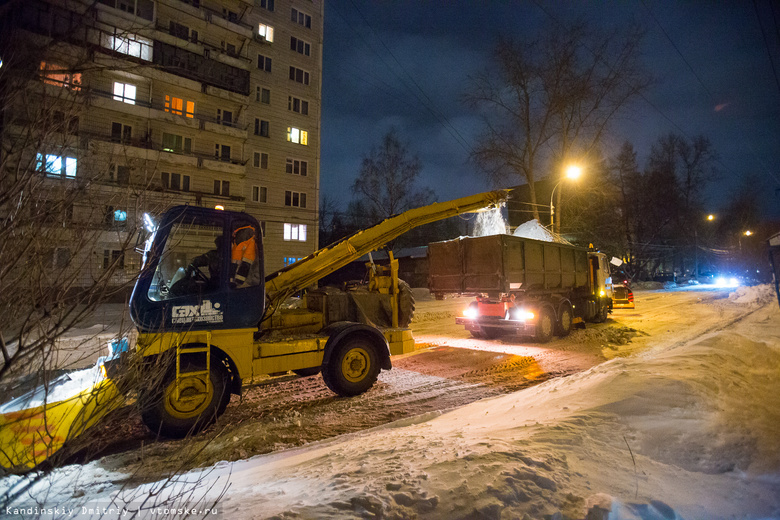 «САХ» вывезет ночью снег с 7 улиц, вокзала Томск-I и остановок на Пушкина