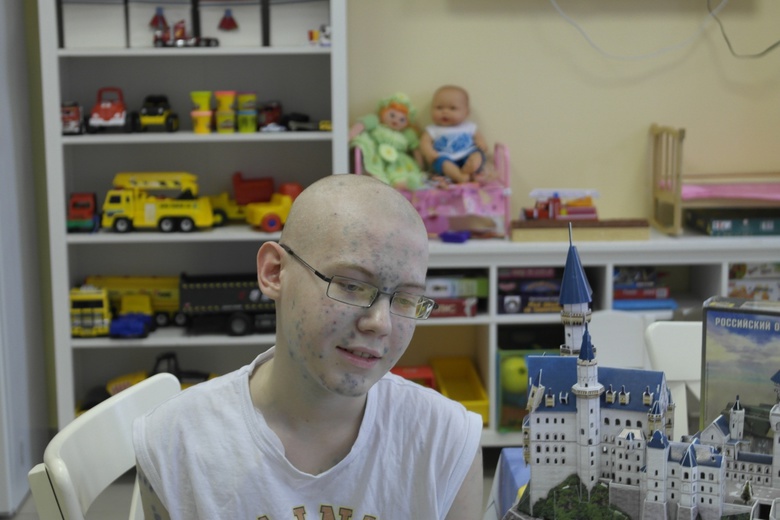Томичей просят помочь мальчику, больному лейкозом