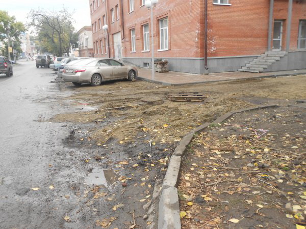 Городские власти продолжают настаивать, что не получали от области денег на ремонт дорог