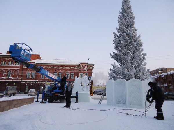 К новому году на Новособорной появится ледяной герб и фоторамка в виде наличника