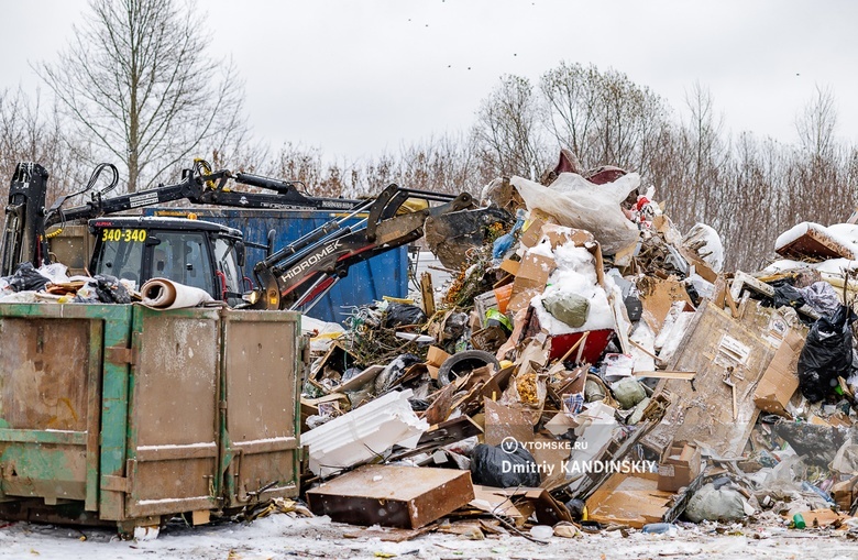 Водителей мусоровозов в Томске хотят обязать фотографировать баки до и после уборки отходов