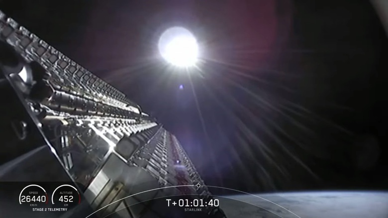 SpaceX доставила на орбиту 60 первых спутников для глобального интернета