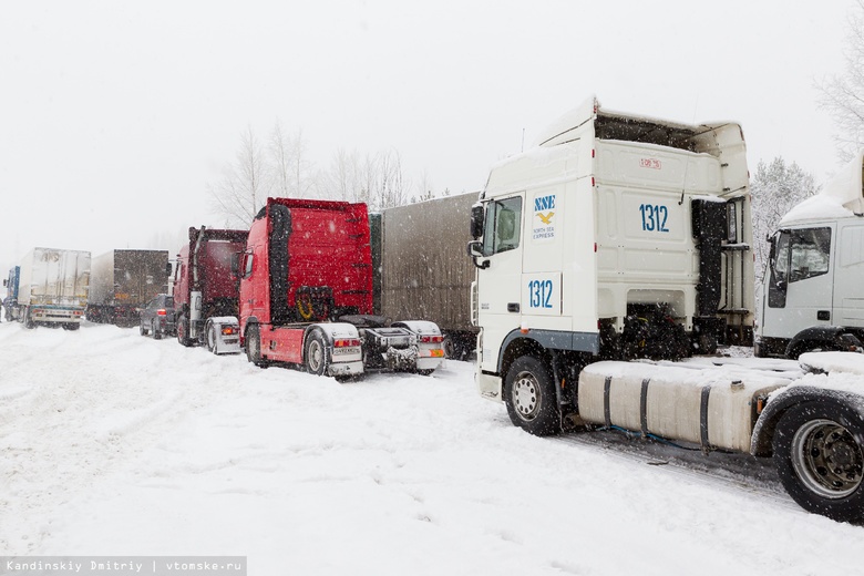 Ограничения введут на томских трассах для большегрузов из-за таяния снега и паводка