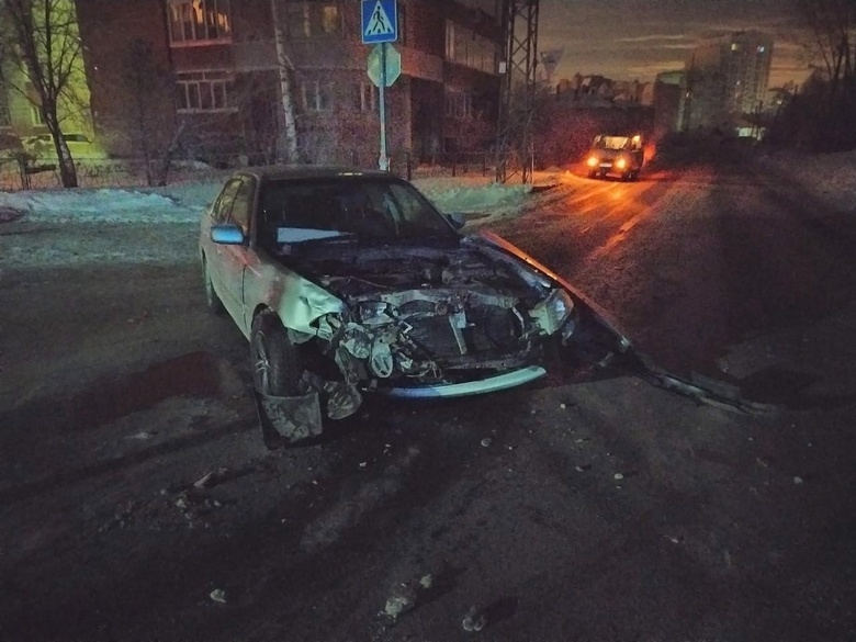 Три девушки пострадали в ночном ДТП в Томске