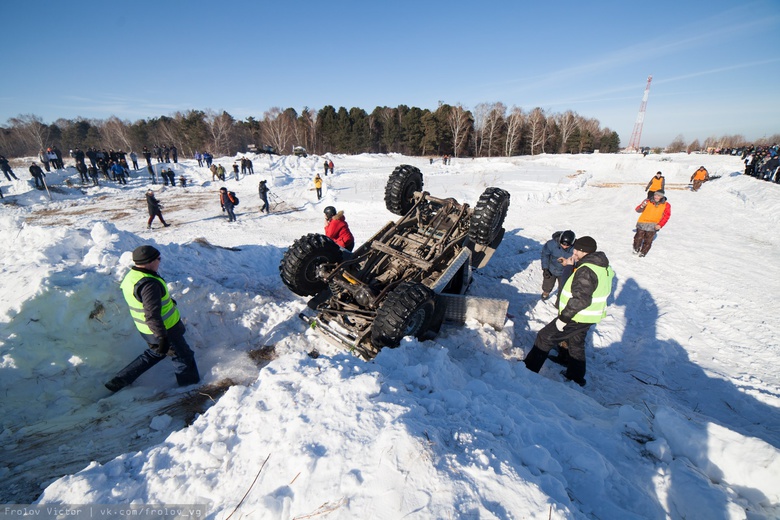 Во время «Автомасленицы» перевернулся один из автомобилей (фото, видео)