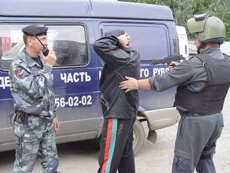 В Северске мужчина взял ребенка в заложники