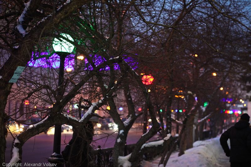 Народные новости: центр города украсили разноцветные фонари (фото)