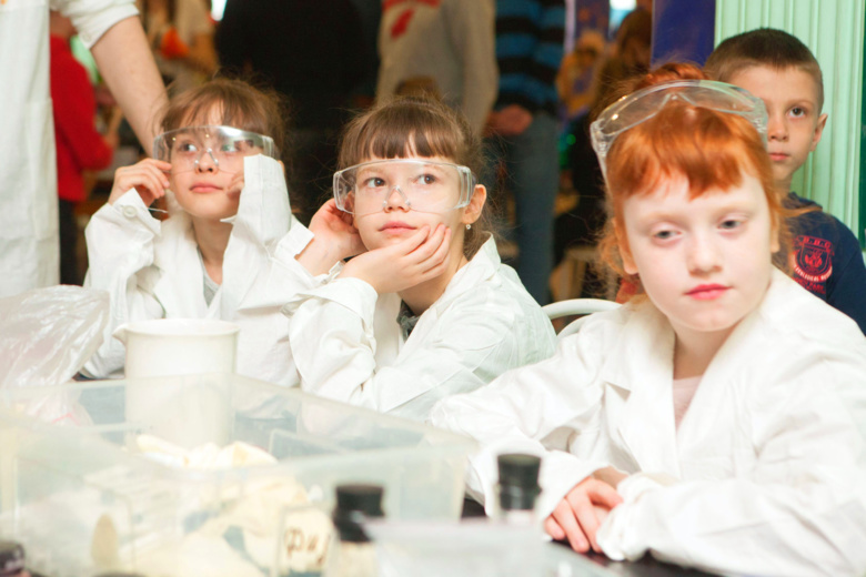 Более 1,5 тыс человек побывало на фестивале науки в музее СХК