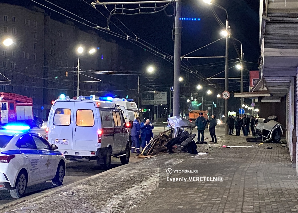 Машину разорвало на части после ДТП на Южной в Томске. Есть погибшие |  23.03.2024 | Томск - БезФормата