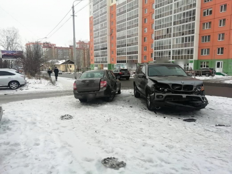 Пожилой водитель «Лады» не предоставил преимущество BMW и попал в больницу