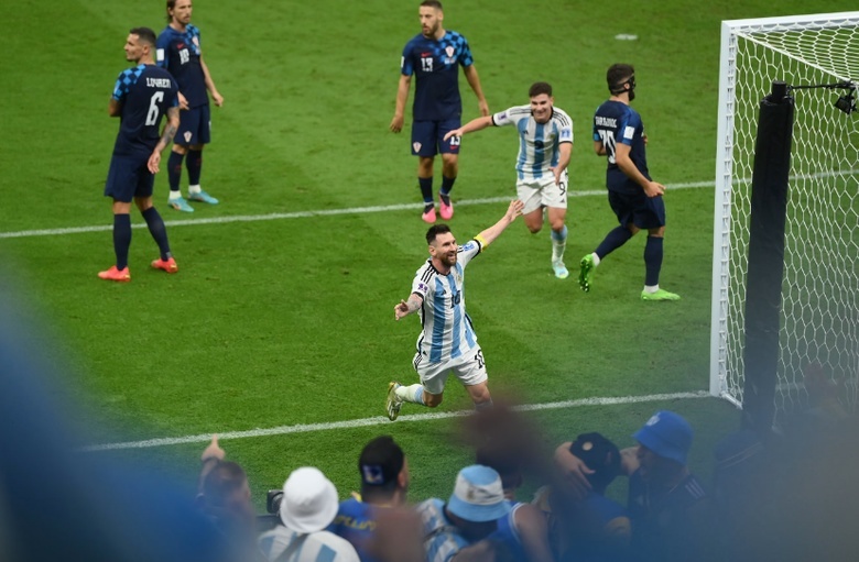Аргентина вышла в финал чемпионата мира по футболу. Соперник определится 14 декабря