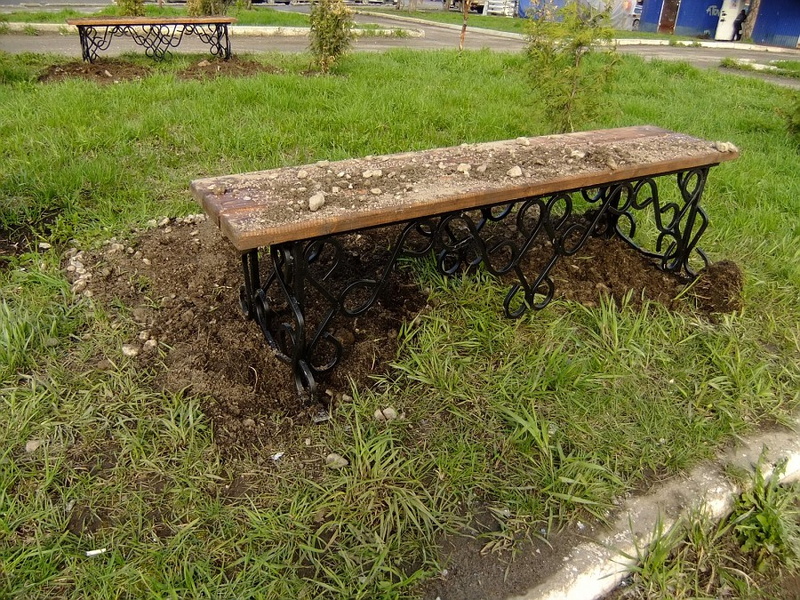 Народные новости: насильно установленные лавочки