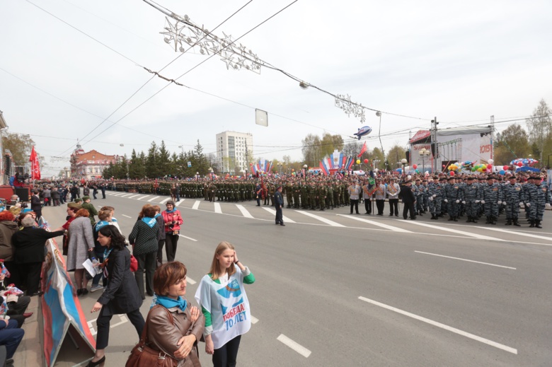 В центре города идет построение участников парада Победы (фото)