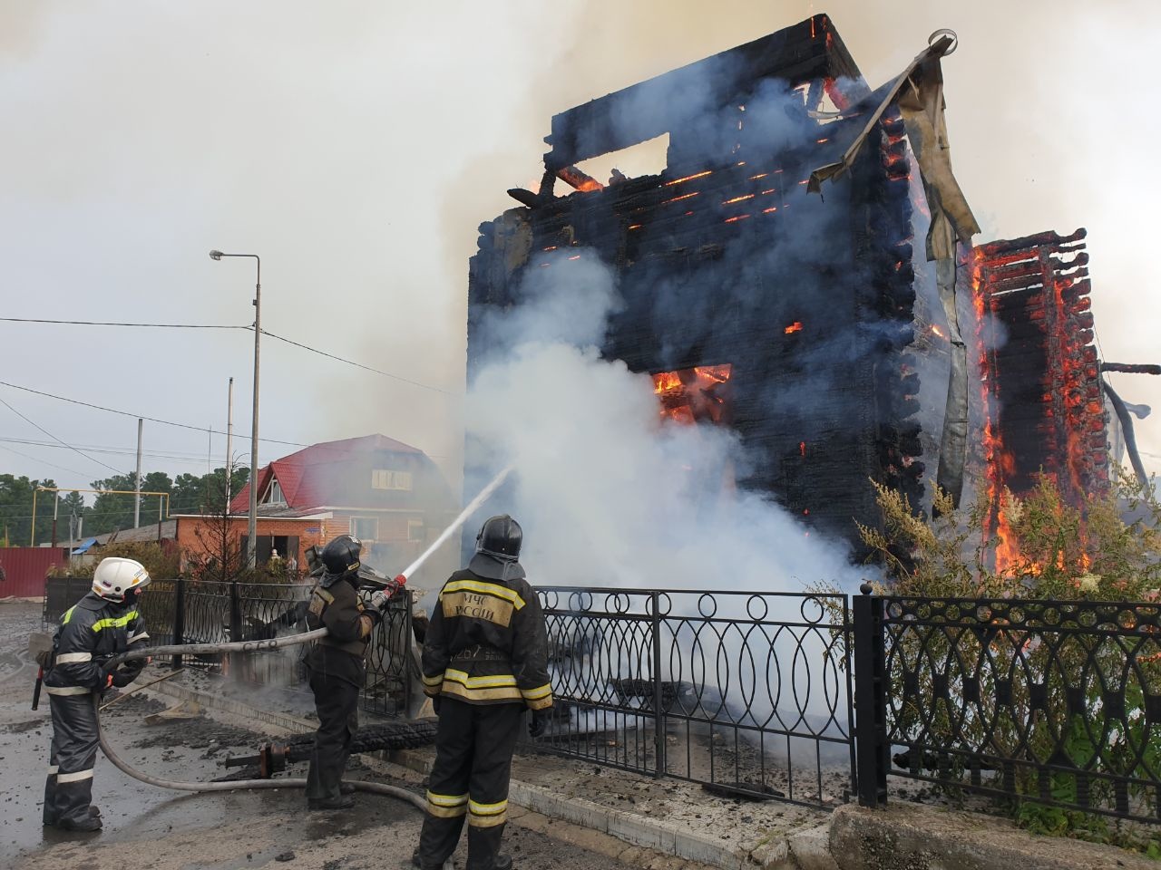 Деревянная церковь горит в Зоркальцево | 04.07.2020 | Томск - БезФормата