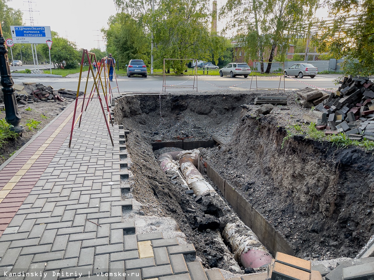 Новый тротуар на ул.Нахимова раскопали из-за дефекта на сетях | 29.06.2021  | Томск - БезФормата