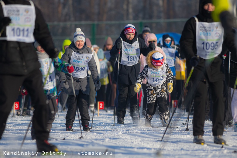 На лыжах под солнцем: томичи в мороз массово вышли на гонку «Лыжня России»